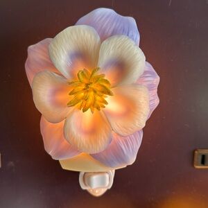 Ibis And Orchid Design Primerose nightlight New in box made of bonded marble